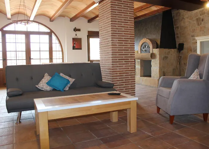 Camino Del Pinar * كوينتانار دي لا سييرا